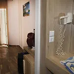 Zeus فندق