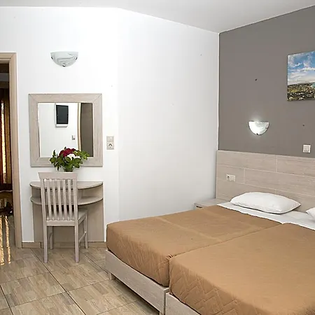 Hotel Zeus 2*