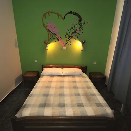Zeus Hotel 2*